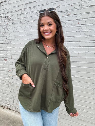 FALL FEELS HOODED TOP-OLIVE