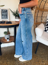 Load image into Gallery viewer, VALORIE WIDE LEG JEANS-JUDY BLUE