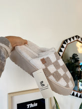 Load image into Gallery viewer, PLATFORM SLIPPERS- BEIGE &amp; WHITE