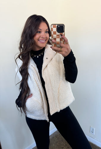 AT A GLANCE SHERPA VEST-IVORY