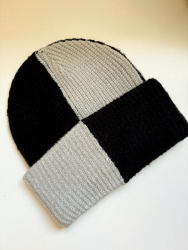 BLACK & GREY BEANIE