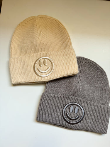 SMILEY EMROIDERED BEANIE