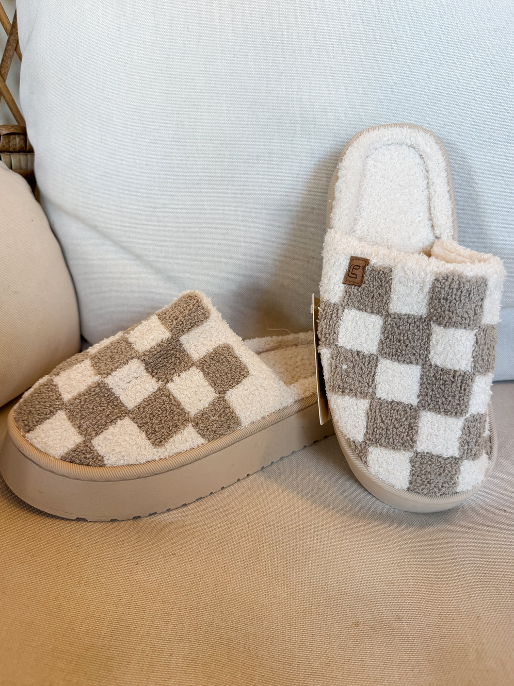 PLATFORM SLIPPERS- BEIGE & WHITE