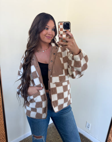 STANDOUT CHECKERED FLEECE JACKET-TAN