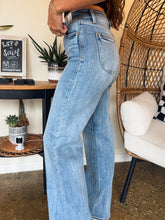 Load image into Gallery viewer, NORAH RETRO WIDE LEG JEANS-JUDY BLUE