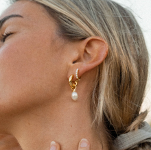 Load image into Gallery viewer, PEARL DIVER EARRINGS